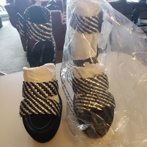 Donald pliner platform silver and black shoe